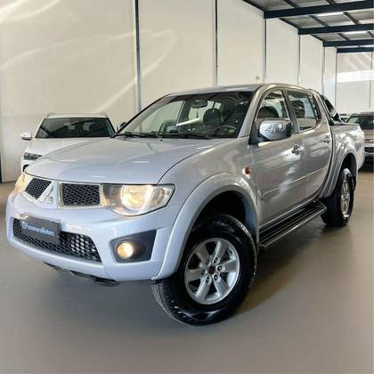 MITSUBISHI L200 TRITON 3.5 HPE 4X4 CD V6 24V FLEX 4P AUTOMÁTICO